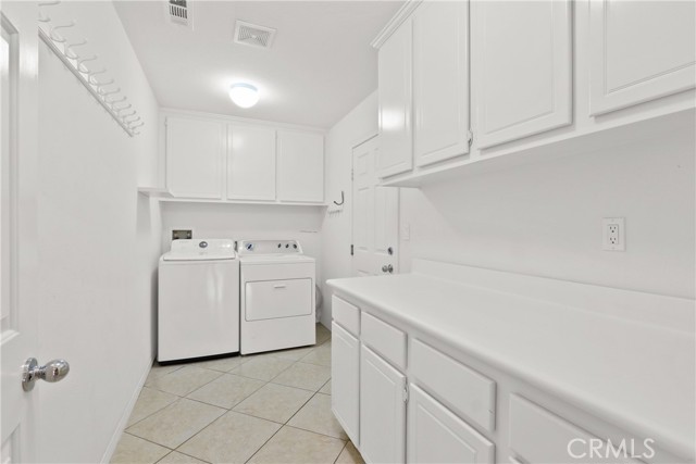 Detail Gallery Image 8 of 20 For 17384 Blue Ridge Ct, Riverside,  CA 92503 - 5 Beds | 2/2 Baths