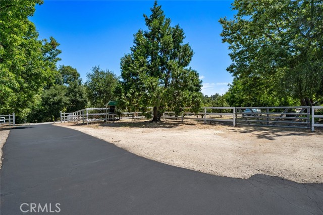 8830 San Gabriel Road, Atascadero CA: https://media.crmls.org/medias/32e690f0-db17-485c-a9e2-99db2410eaca.jpg