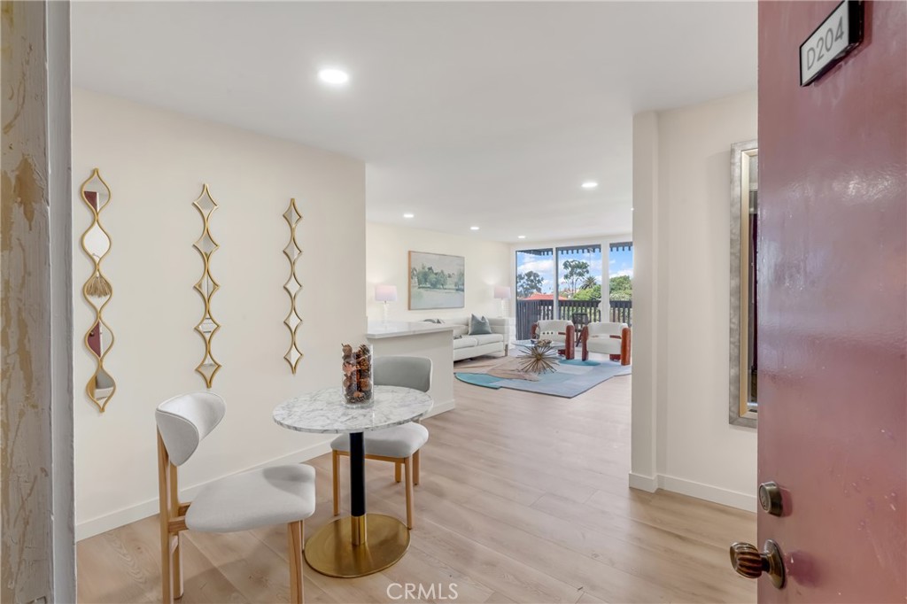 6542 Ocean Crest Drive #D204