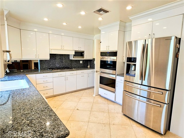 Detail Gallery Image 6 of 30 For 18521 Calle Vista Cir, Porter Ranch,  CA 91326 - 5 Beds | 4 Baths