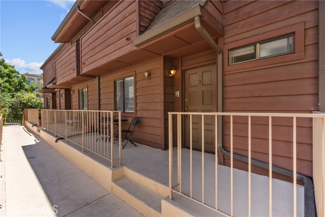 4455 Fulton Avenue, Sherman Oaks CA: https://media.crmls.org/medias/32e7c96d-d441-4043-91a4-88dbd1327210.jpg