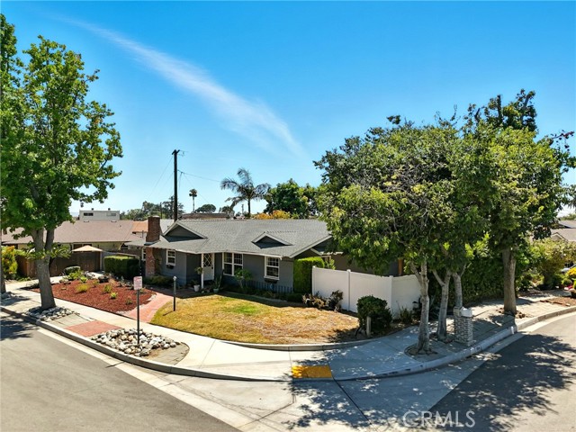 804 Naples Street, Monrovia CA: https://media.crmls.org/medias/32e83d6f-8699-4e7f-9ee1-d57867e33e51.jpg