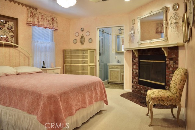 2024 N Kenwood Street, Burbank CA: https://media.crmls.org/medias/32e9b325-eda2-4347-a16e-ff4bf033677a.jpg