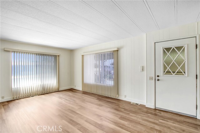 Detail Gallery Image 2 of 25 For 2590 Silver Oak Way, Hemet,  CA 92545 - 2 Beds | 2 Baths