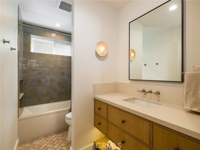 2716 Highland Avenue, Manhattan Beach, California 90266, 3 Bedrooms Bedrooms, ,2 BathroomsBathrooms,Residential,For Sale,Highland,SB24077815