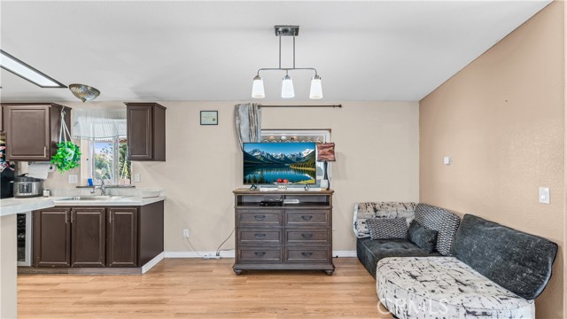 Detail Gallery Image 5 of 14 For 220 Camino Corto #39,  Vista,  CA 92083 - 2 Beds | 2 Baths