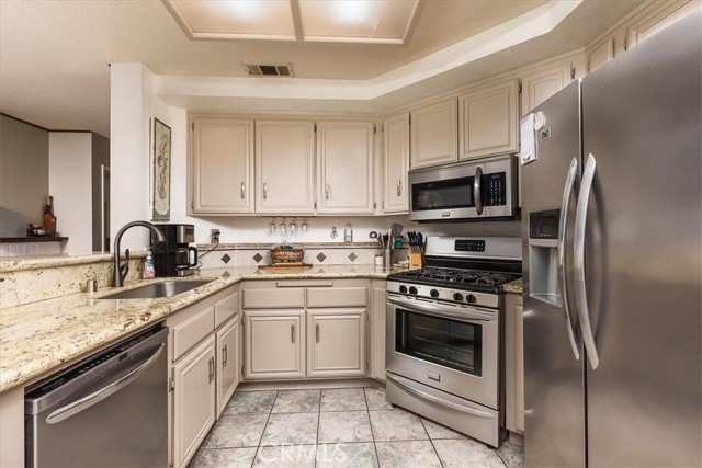 31488 Hallwood Court, Menifee CA: https://media.crmls.org/medias/32eaf5e7-f37e-4ad9-bc3d-e907abb50190.jpg