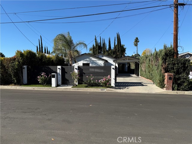 Detail Gallery Image 2 of 32 For 5527 Beckford Ave, Tarzana,  CA 91356 - 4 Beds | 3 Baths