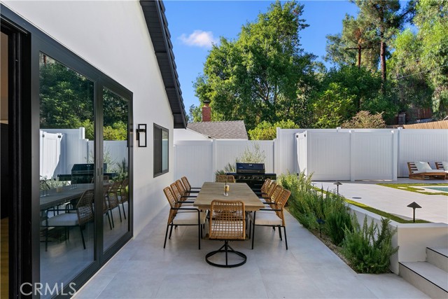 Detail Gallery Image 13 of 75 For 22269 Avenue San Luis, Woodland Hills,  CA 91364 - 5 Beds | 5/1 Baths