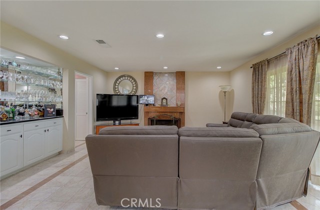 Detail Gallery Image 15 of 45 For 13320 Golden Valley Ln, Granada Hills,  CA 91344 - 5 Beds | 2/1 Baths