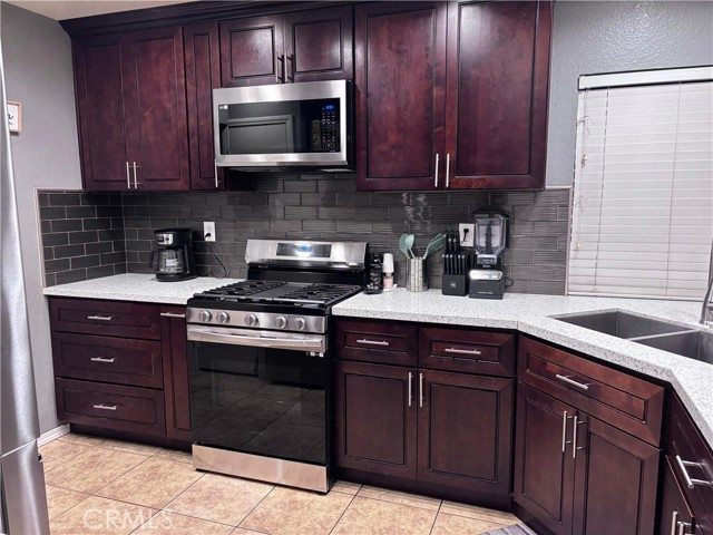 Detail Gallery Image 31 of 35 For 560 Coudures, Perris,  CA 92571 - 3 Beds | 2 Baths