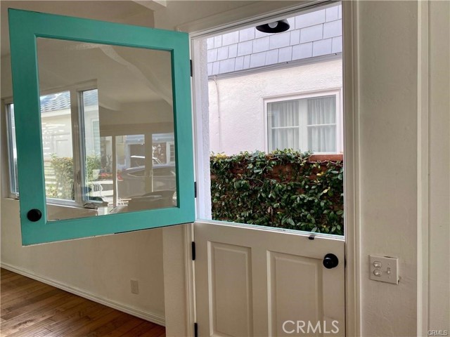 Detail Gallery Image 2 of 11 For 120 Diamond Ave, Newport Beach,  CA 92662 - 4 Beds | 3 Baths