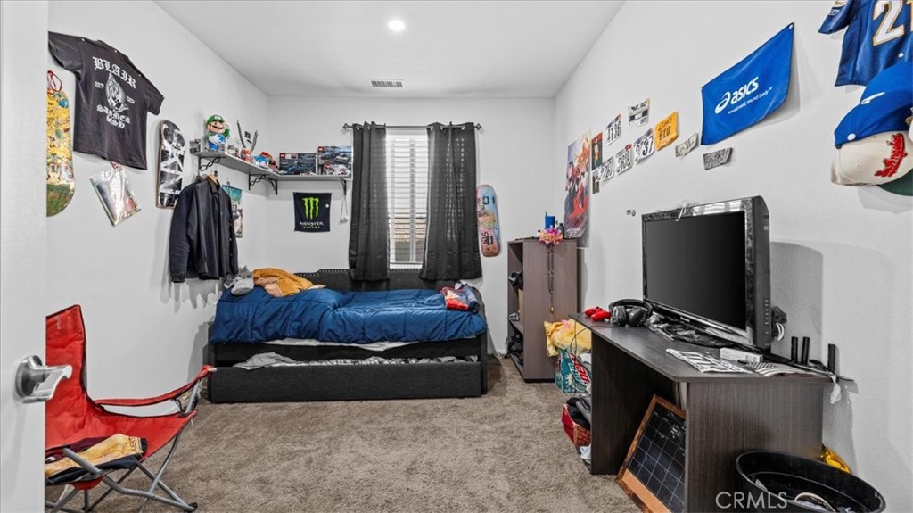 https://media.crmls.org/medias/32ef2fda-fb2f-42e2-94d0-3864ce9814a3.jpg?preset=X-Large