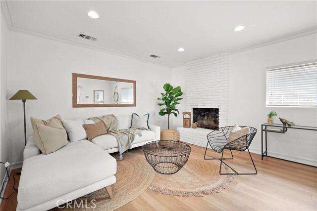 2482 New York Drive, Altadena CA: https://media.crmls.org/medias/32ef4d74-d5f2-4d41-b2d6-67a6981951d8.jpg