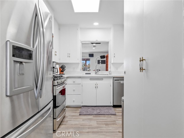 Detail Gallery Image 8 of 35 For 14060 Osage Rd, Apple Valley,  CA 92307 - 3 Beds | 2 Baths