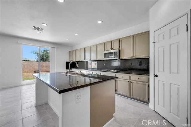 24821 Melrose Drive, Romoland CA: https://media.crmls.org/medias/32efb150-84bc-4c55-a002-3ec100bb7607.jpg