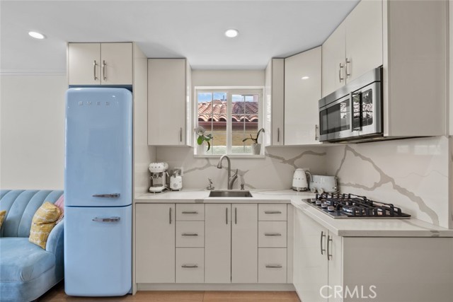 13936 Magnolia Boulevard, Sherman Oaks CA: https://media.crmls.org/medias/32efdd6e-e609-4cad-8e75-35ae81fa0838.jpg