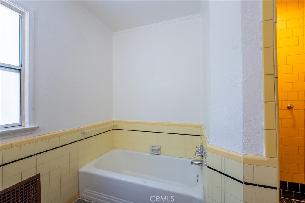 https://media.crmls.org/medias/32f0246e-3e71-4488-8960-4125341fe527.jpg?preset=X-Large
