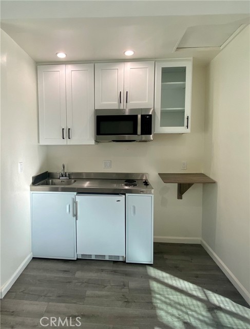 Detail Gallery Image 8 of 18 For 7252 Rubio, Lake Balboa,  CA 91406 - 0 Beds | 1 Baths