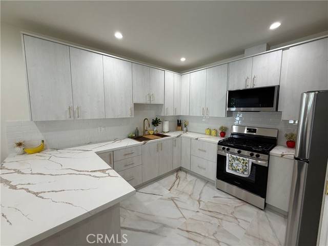 Detail Gallery Image 3 of 15 For 17606 Orna Dr, Granada Hills,  CA 91344 - 1 Beds | 1 Baths