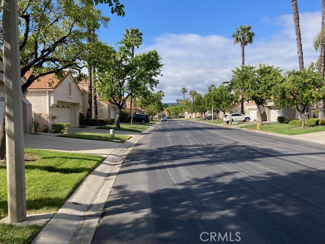 https://media.crmls.org/medias/32f1533f-0bfa-4d9b-b033-40234f588dd9.jpg?preset=X-Large