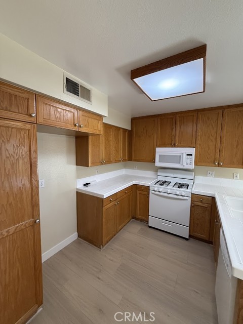 Detail Gallery Image 11 of 29 For 15766 Midwood #4,  Granada Hills,  CA 91344 - 3 Beds | 2/1 Baths