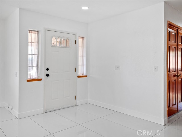 Detail Gallery Image 14 of 60 For 10660 Ranchero, Oak Hills,  CA 92344 - 4 Beds | 3 Baths