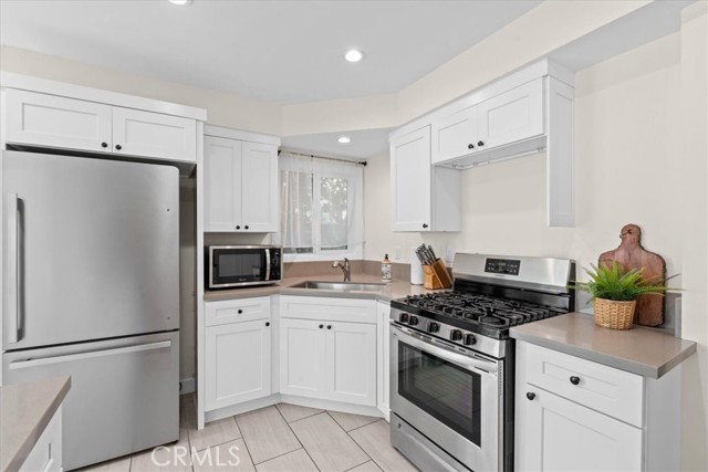 Detail Gallery Image 16 of 39 For 5829 E 2nd, Long Beach,  CA 90803 - 4 Beds | 3 Baths