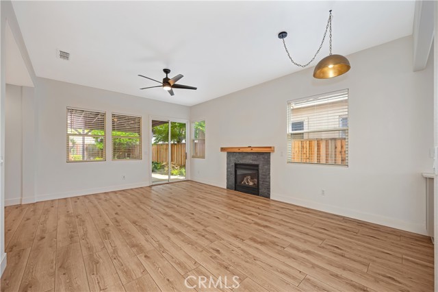 Detail Gallery Image 5 of 44 For 2821 Unity Pointe, Sacramento,  CA 95833 - 4 Beds | 2 Baths