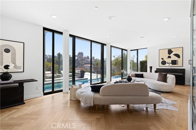 Detail Gallery Image 17 of 37 For 2746 Rinconia Dr, Los Angeles,  CA 90068 - 4 Beds | 3/1 Baths