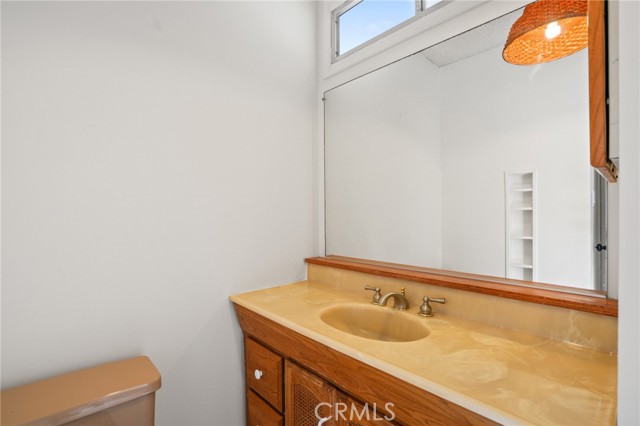 Shared/guest bathroom