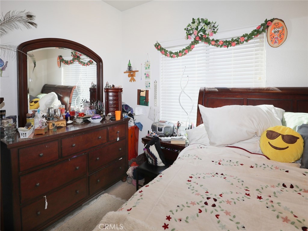 https://media.crmls.org/medias/32f3c0fd-0839-49ee-8fac-e89eac2ec9a0.jpg?preset=X-Large