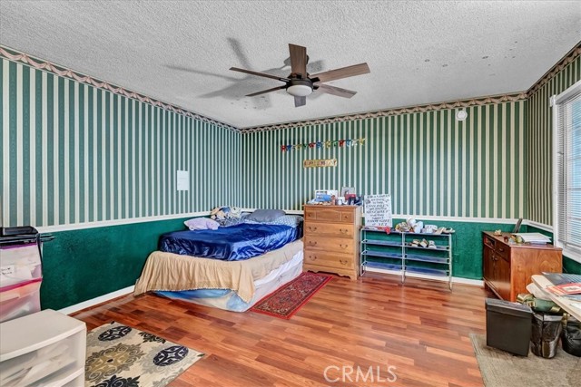 355 Kenwood Drive, Lemoore CA: https://media.crmls.org/medias/32f4000b-c6d3-4970-824d-b18baabe520e.jpg