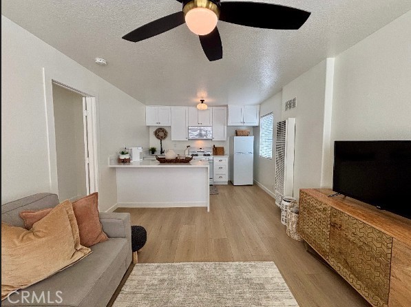 504 12th Street, Huntington Beach CA: https://media.crmls.org/medias/32f5622c-76d7-413b-b4ec-0f15744f0e6e.jpg