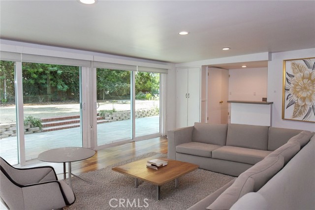 Detail Gallery Image 7 of 26 For 19756 Collier, Woodland Hills,  CA 91364 - 4 Beds | 2/1 Baths