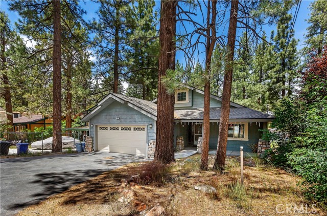 Detail Gallery Image 1 of 24 For 329 E Sherwood Bld, Big Bear City,  CA 92314 - 3 Beds | 2 Baths