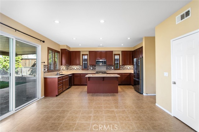 Detail Gallery Image 18 of 53 For 28618 Autumn Ln, Menifee,  CA 92584 - 5 Beds | 3 Baths