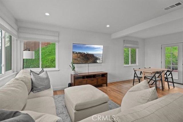 Detail Gallery Image 4 of 22 For 531 Rindge, Redondo Beach,  CA 90278 - 3 Beds | 2 Baths