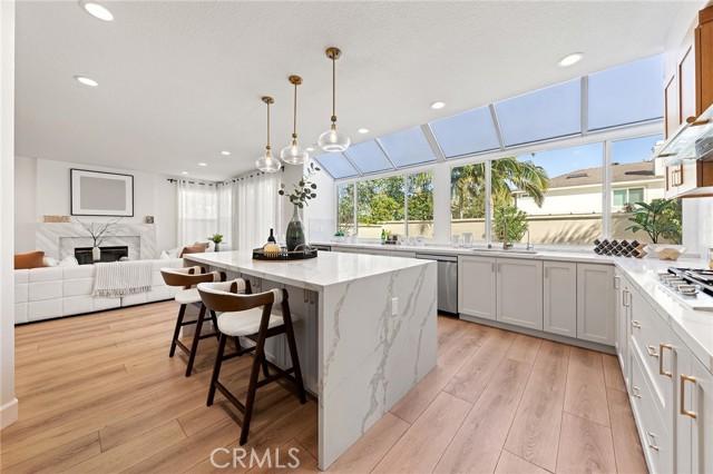 Detail Gallery Image 22 of 47 For 910 S Barton Ct, Anaheim,  CA 92808 - 4 Beds | 4/1 Baths