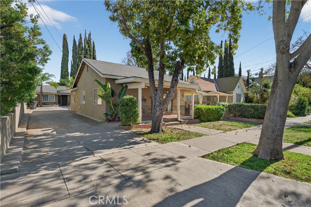 Detail Gallery Image 2 of 13 For 381 N Harwood, Orange,  CA 92866 - 5 Beds | 2 Baths