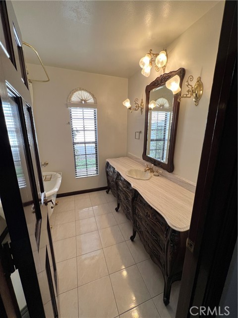 Downstairs hallway bath with claw tub/shower