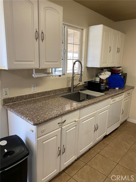 755 N Allen Street, Banning CA: https://media.crmls.org/medias/32f8c725-a37a-4739-b7b9-0ecfee10b79c.jpg