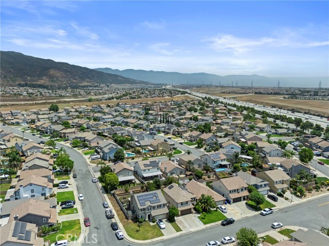 14998 Mustang Lane, Fontana CA: https://media.crmls.org/medias/32f8e310-5192-4cfa-aa87-d1c30a872f45.jpg