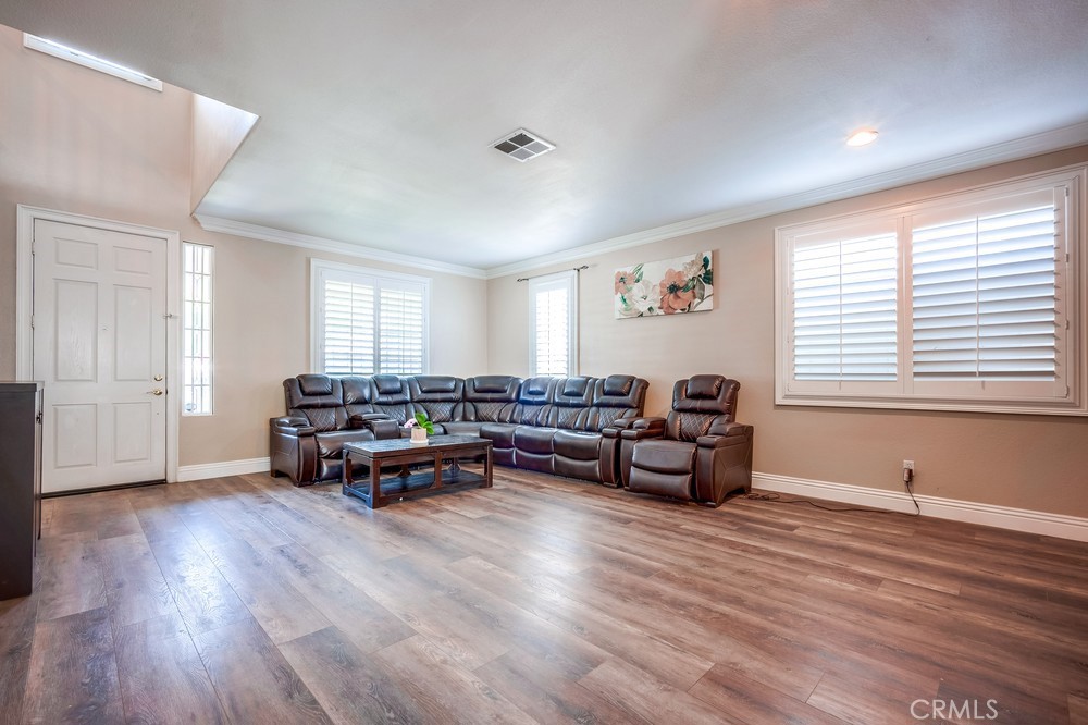 MLS #WS25167113 img 7