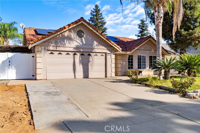 Detail Gallery Image 2 of 33 For 2505 Stuart Ave, Clovis,  CA 93611 - 4 Beds | 2 Baths