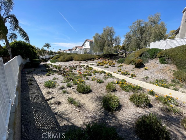 This community features walking paths and parks throughout. This trail is immediately behind the home providing a buffer between homes in the neighborhood.