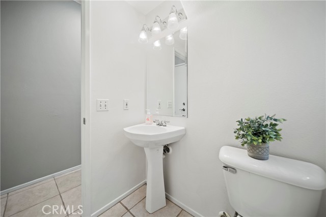 Detail Gallery Image 19 of 43 For 28412 Mayfair Dr, Valencia,  CA 91354 - 3 Beds | 2/1 Baths