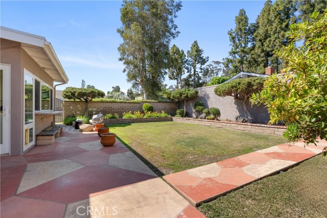 24595 Overlake Drive, Lake Forest CA: https://media.crmls.org/medias/32fcffc8-76fc-4f87-a046-159a8dfad758.jpg