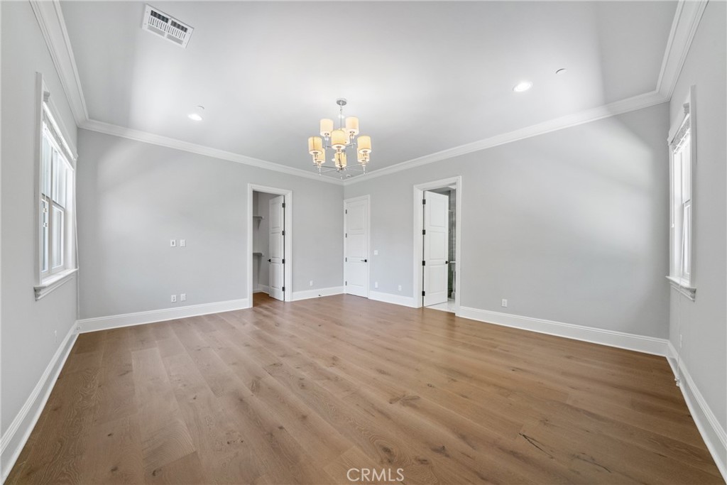 https://media.crmls.org/medias/32fd2337-714d-41f9-8f28-746231459a49.jpg?preset=X-Large