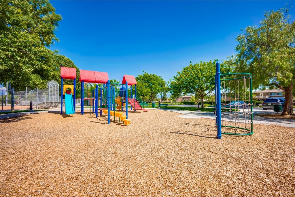https://media.crmls.org/medias/32fd6b15-7c83-4490-bfec-d34c4493a41c.jpg?preset=X-Large
